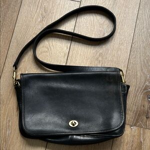 Vintage Made in USA COACH Bag Black Leather Turnlock Crossbody Messenger Purse